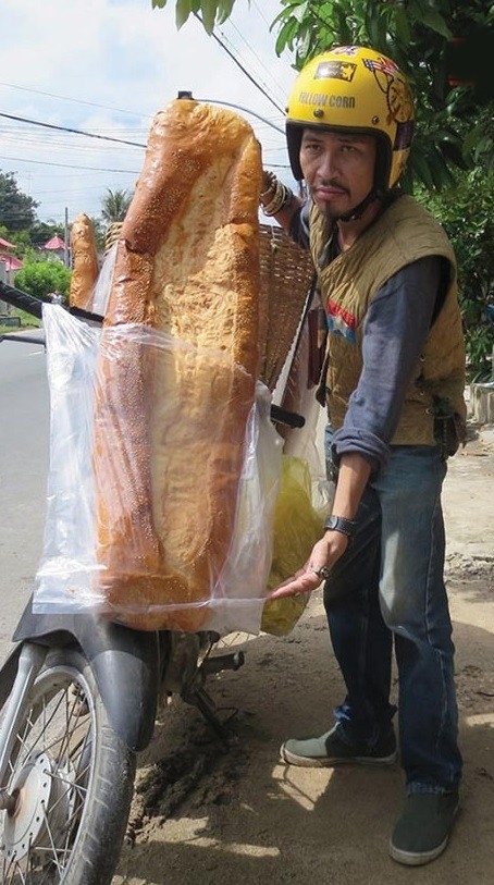 vietnamese giant loaves of bread attract worldwide attention