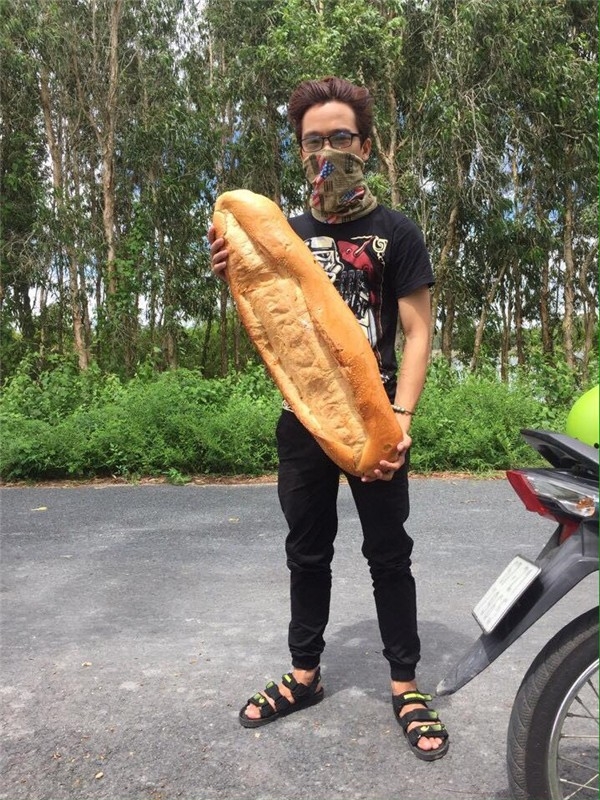 vietnamese giant loaves of bread attract worldwide attention