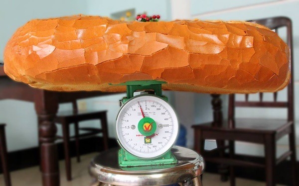 vietnamese giant loaves of bread attract worldwide attention