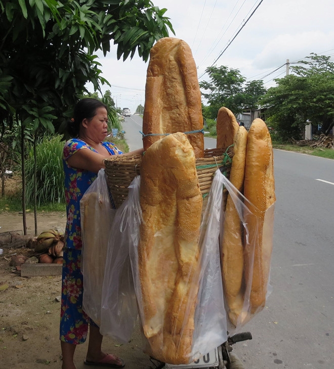 vietnamese giant loaves of bread attract worldwide attention