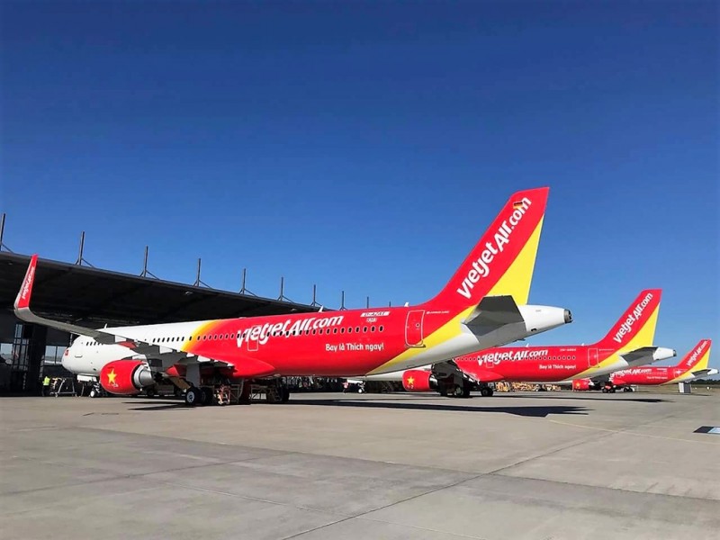 foreign investors permitted to hold 34 percent stake at vietnamese airlines