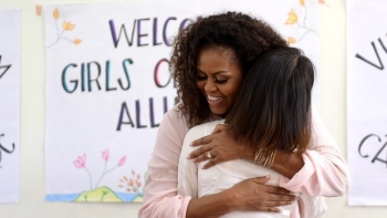 US Former first lady Michelle Obama urges Vietnam girls to stay in school