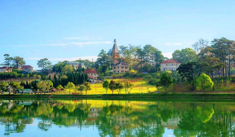 the most beautiful lakes in vietnam