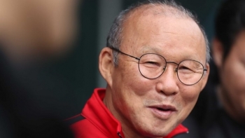 Coach Park Hang-seo gives players taste of his home in Korea