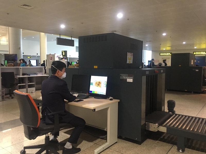 noibai customs quickly clears entry passengers luggagedue to covid 19 pandemic