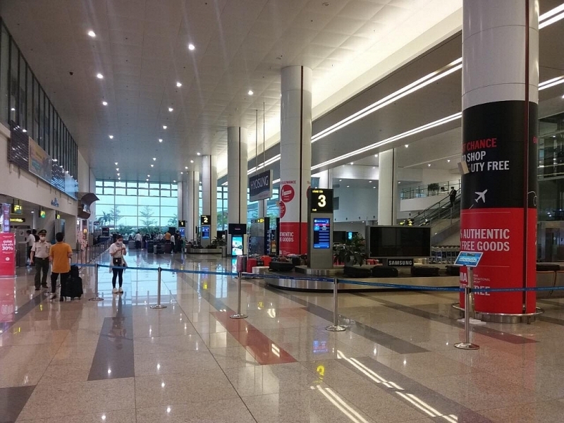 noibai customs quickly clears entry passengers luggagedue to covid 19 pandemic
