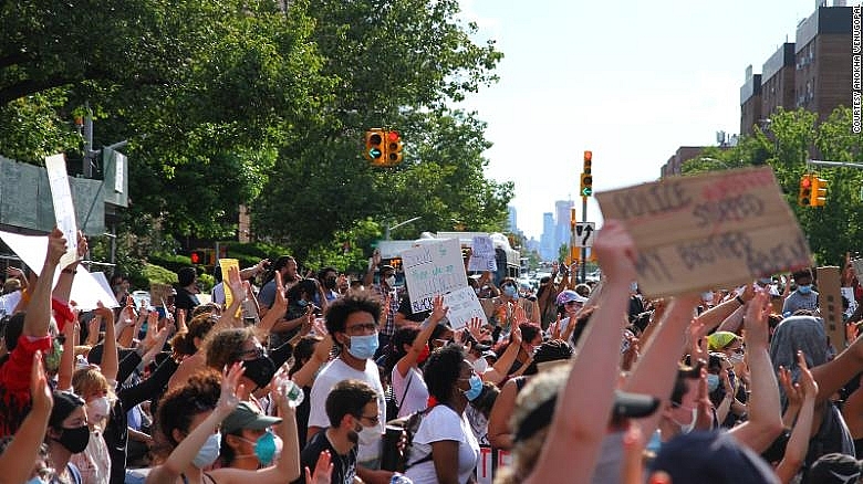 protest and riot break out around america after george floyds death photos