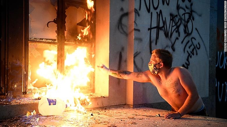 protest and riot break out around america after george floyds death photos
