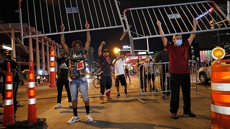 protest and riot break out around america after george floyds death photos