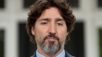 video pm trudeau pauses for 21 seconds when asked about trumps response to protests