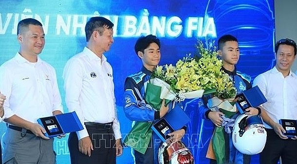 australia grand prix tonigh july 5 what time does the f1 race start what tv channel