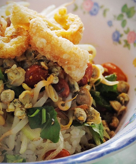 Enjoying Hue style rice with baby clams