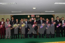 cambodia presents friendship order to vietnamese diplomats and pressmen