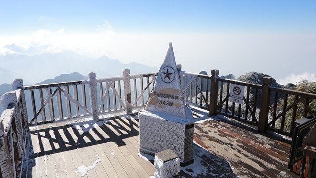 Temperatures plummet as cold spell hits northern Vietnam