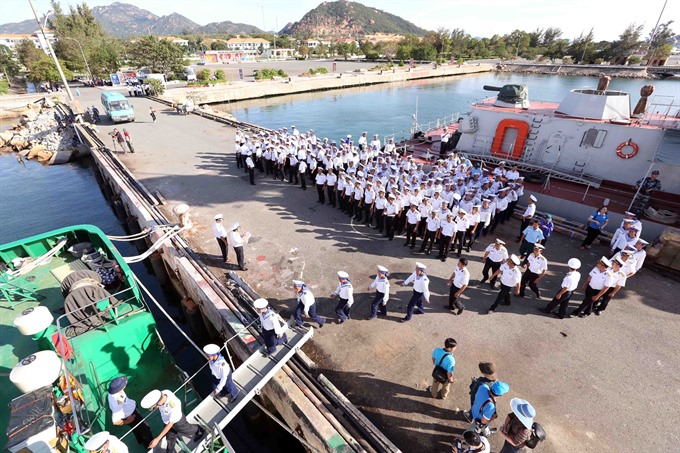 Tết gifts from the mainland arrive at Trường Sa Island