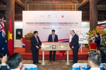 australia presents introductory panels as gift of friendship to the temple literature