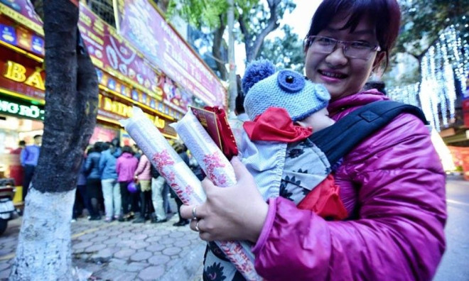People flock to buy gold on God of Wealth Day