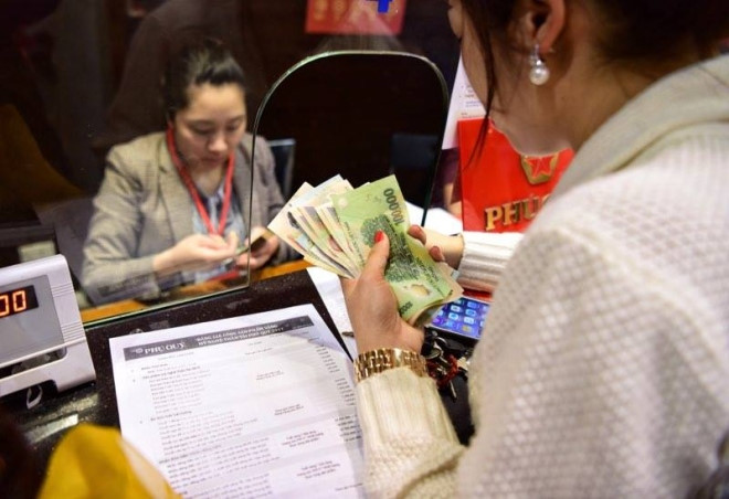People flock to buy gold on God of Wealth Day