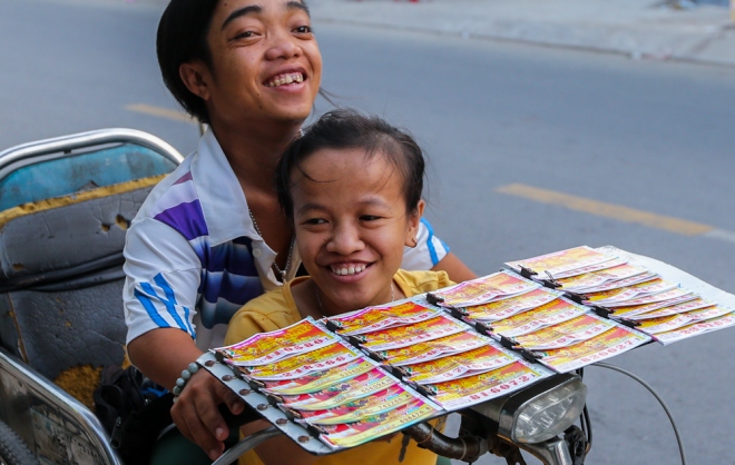 Touching love story of dwarf couple in Sai Gon