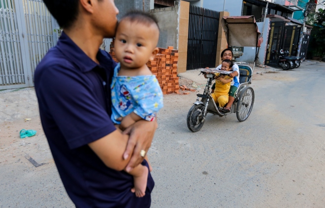 Touching love story of dwarf couple in Sai Gon