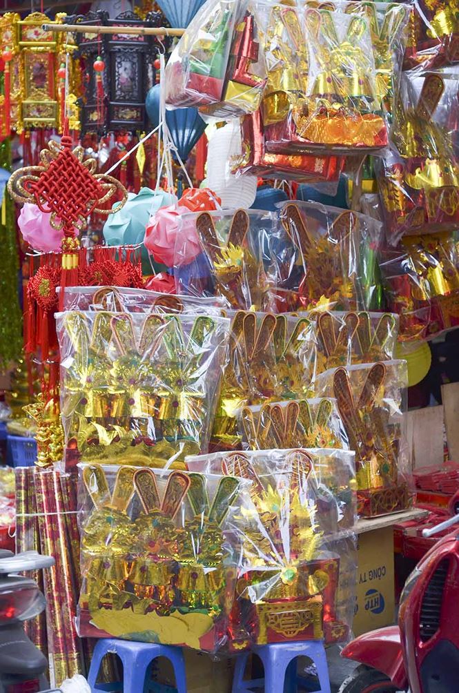 Hang Ma Street busy as the Kitchen Gods Day nears