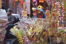 hang ma street busy as the kitchen gods day nears