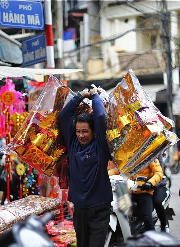 People celebrate Kitchen Gods’ Day, officially welcome Tết