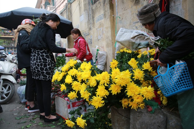 People celebrate Kitchen Gods’ Day, officially welcome Tết