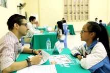 vietnamese flock to this park to catch a tourist and learn english for free