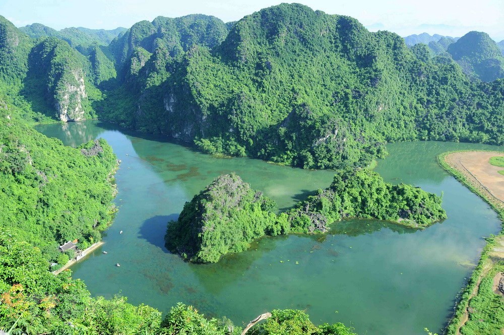 Trang An - meeting place of river and mountains