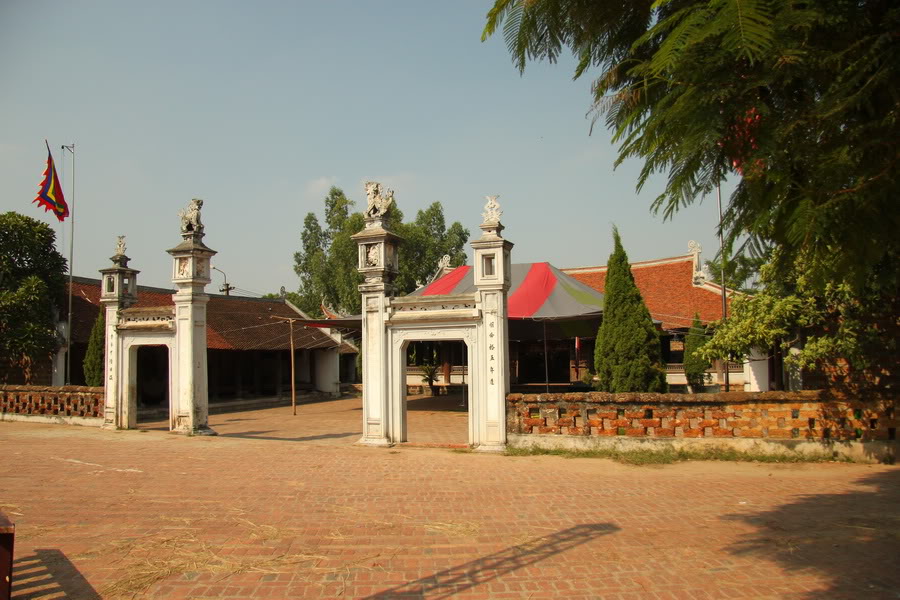 Spring travel: Step into the past in Duong Lam Ancient Village