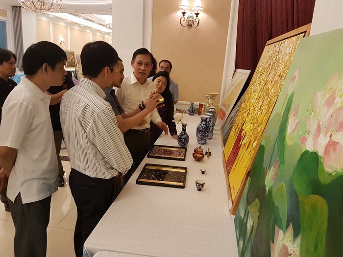 Vinh danh các họa sĩ tham gia chương trình 'Mỹ thuật Việt Nam và Ngoại giao Văn hóa' - Ảnh 5