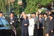 the japanese emperor appreciates the warm welcome of people in hue city
