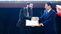 hollywood director vows to promote vietnam tourism