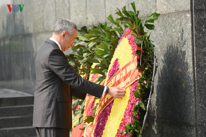Prime Ministers of Vietnam, Singapore look to foster strategic trust
