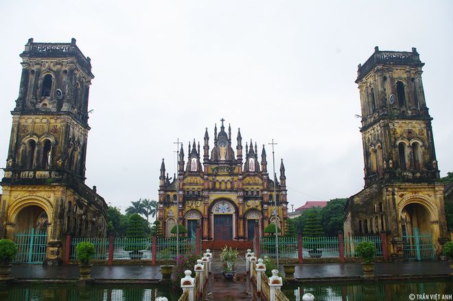 Top 8 churches in Nam Dinh attract tourists