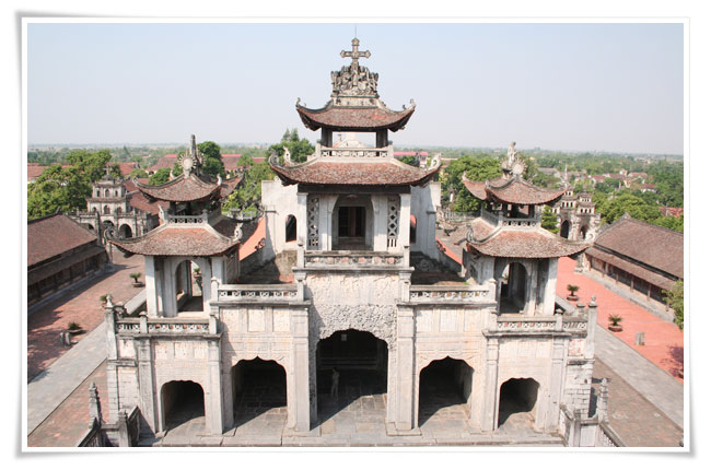An one-day tour in Ninh Binh, home to VN’s most beautiful stone church