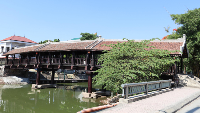 An one-day tour in Ninh Binh, home to VN’s most beautiful stone church