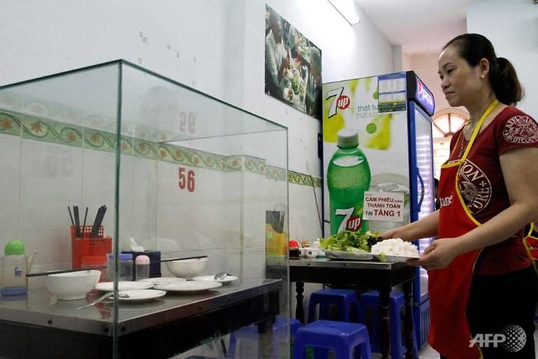 Obama ‘bun cha ’ table encased in Hanoi
