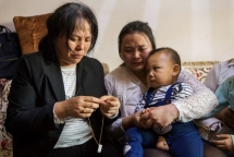 Tearful reunion highlights plight of China's missing children