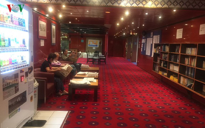 step inside the japanese peace boat  hinh 4