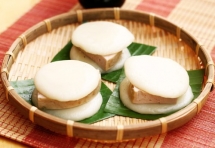 Banh giay cakes, ancient symbols of gratitude