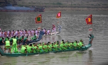 Traditional boat race livens Hung Kings temple festival