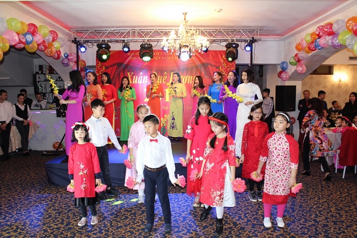 Vietnamese in Romania - small community with great will