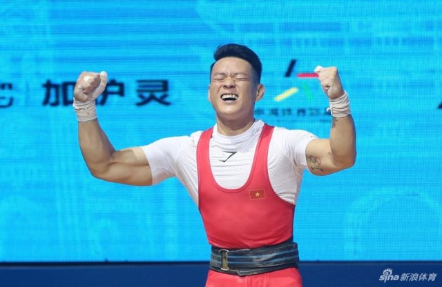 Vietnamese female weightlifter wins three golds at continental championships