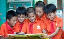 hollywood pretty woman julia roberts chose a vietnamese book for the 26 hour call to unite event