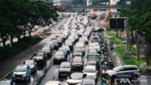 flood death toll rises to 21 in indonesias capital jakarta