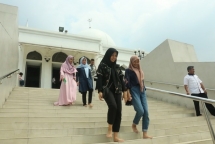 eid al fitr one of the biggest muslim festivals