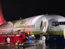 Boeing 737 slides off runway into Florida river, 21 hurt