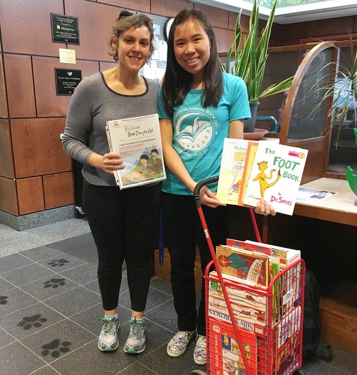 Vietnamese Professor brings high quality English books to children
